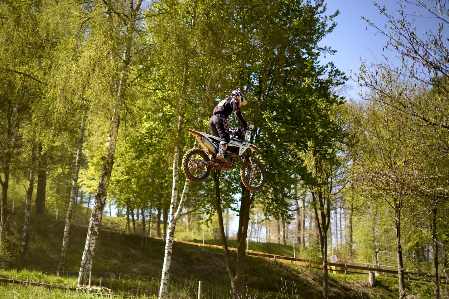 Zwei Motocross-Fahrer im Sprung, Diptychon